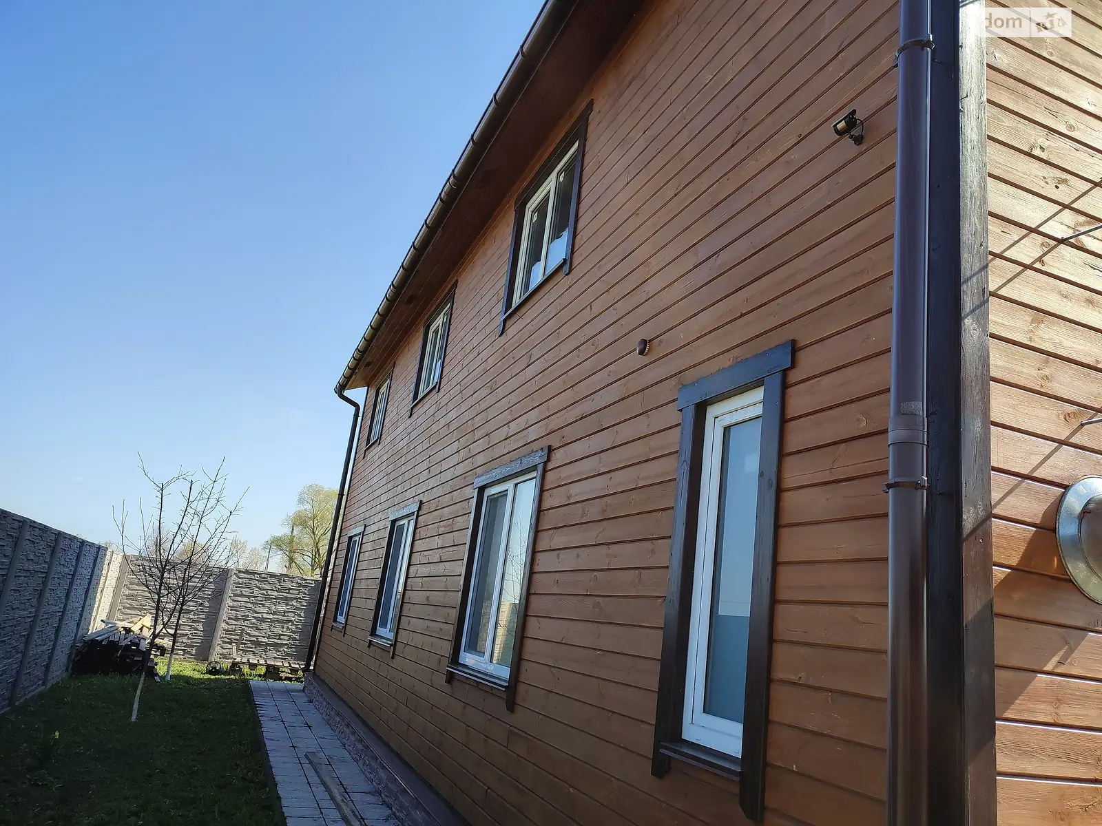 Продается дом на 2 этажа 250 кв. м с верандой, цена: 189900 $ - фото 1
