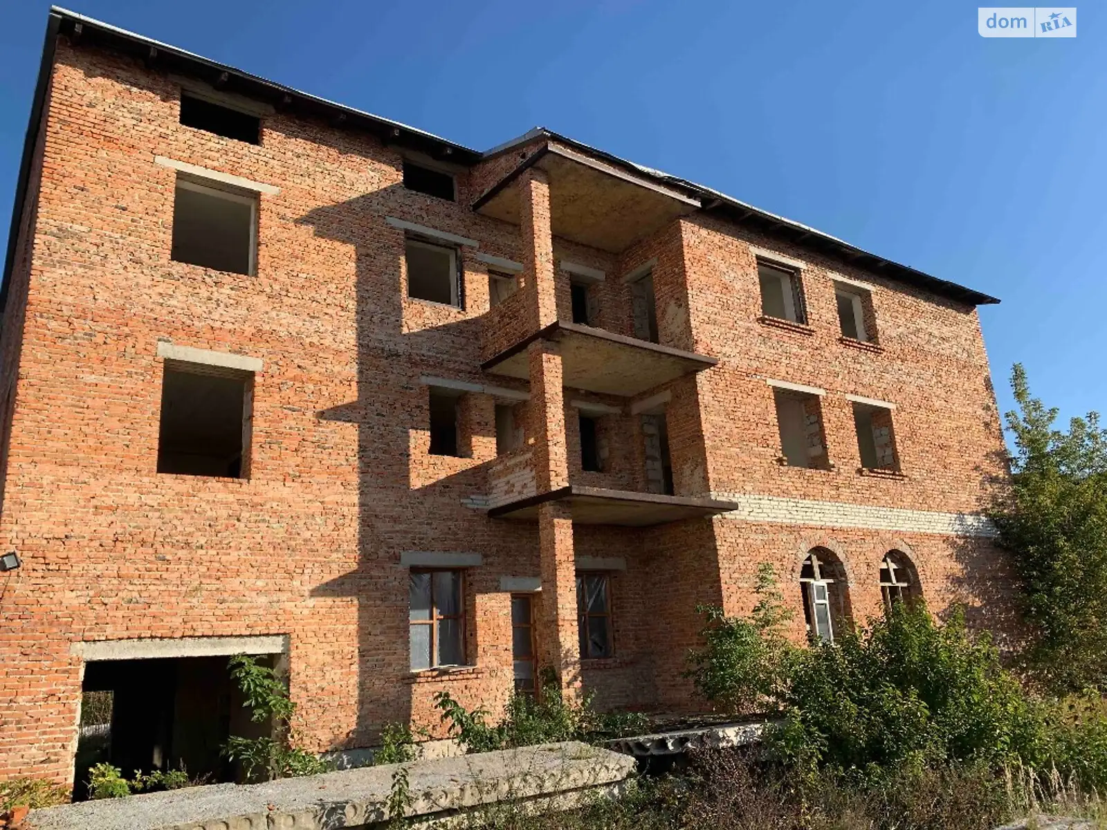 Продается дом на 3 этажа 940 кв. м с мансардой, цена: 70000 $ - фото 1