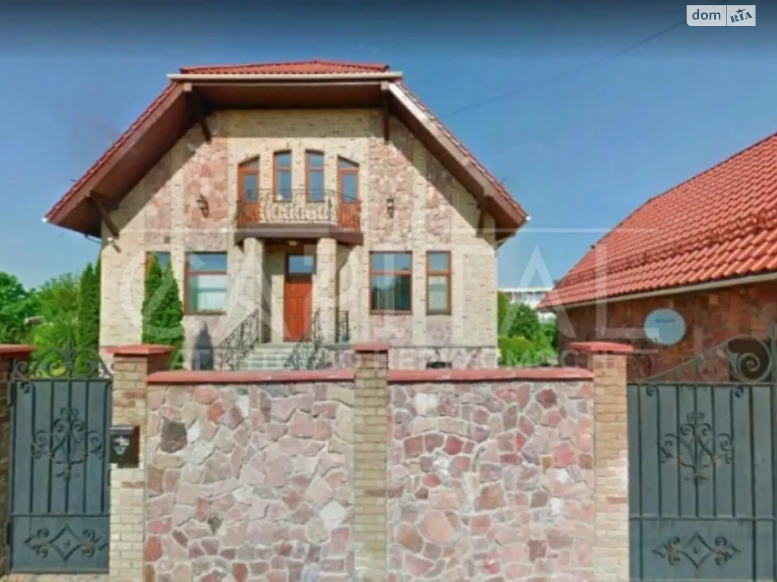 Продается дом на 3 этажа 550 кв. м с баней/сауной, цена: 550000 $