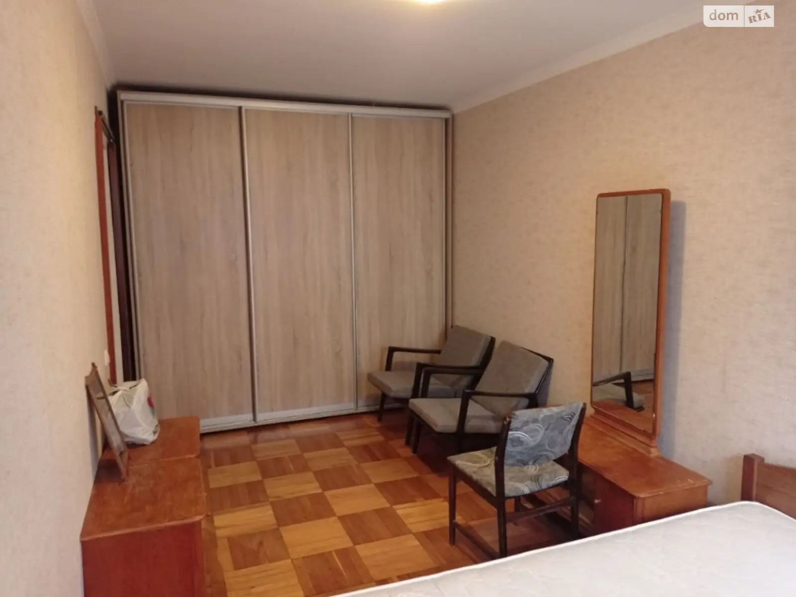 Продается 3-комнатная квартира 64 кв. м в Одессе, просп. Гагарина