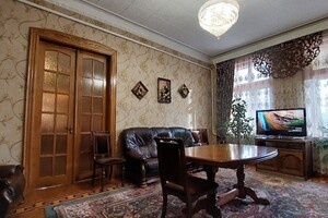 Продается 5-комнатная квартира 180 кв. м в Черновцах, ул. Садовая