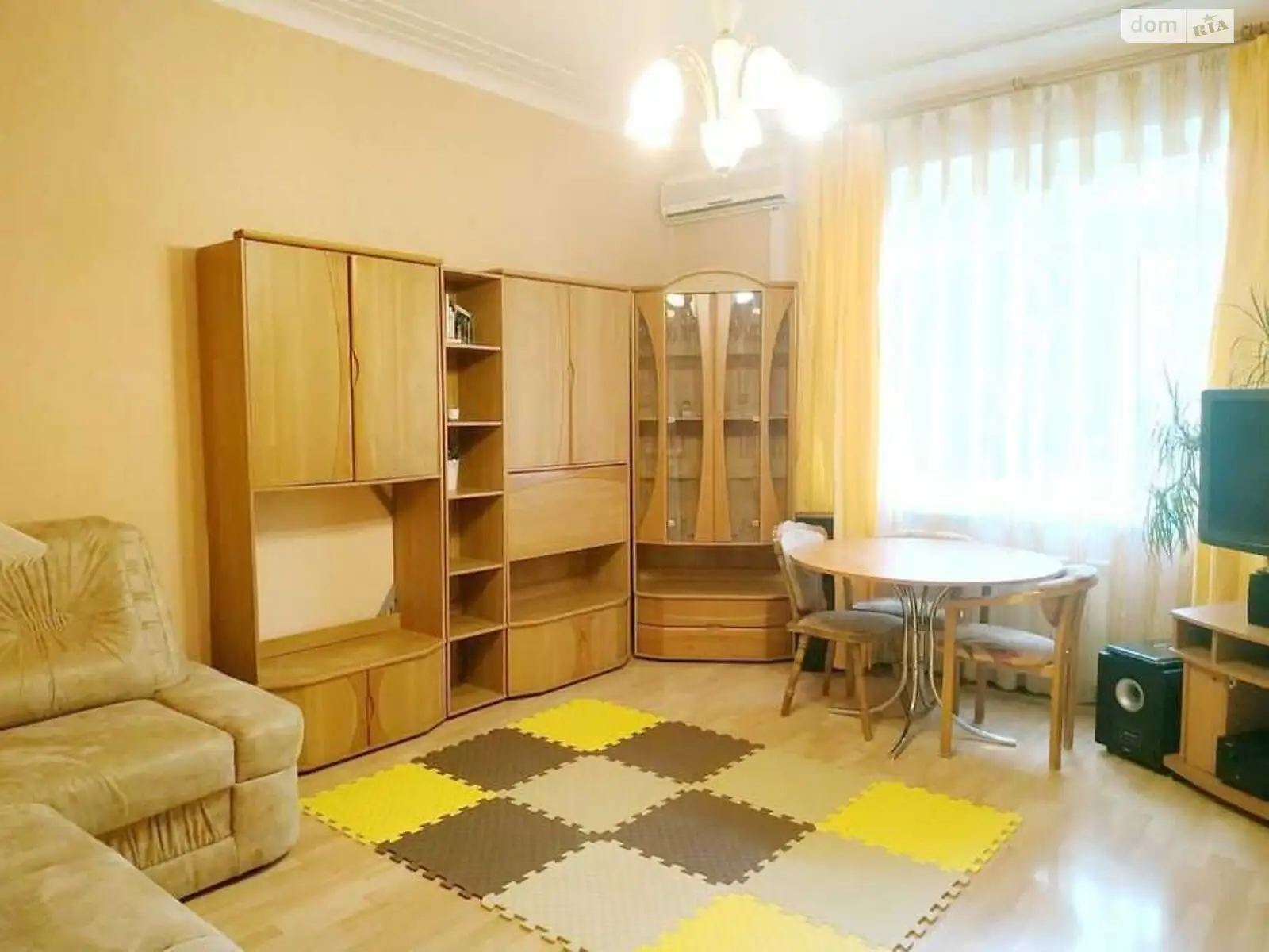 Продается 1-комнатная квартира 65 кв. м в Киеве, ул. Липская
