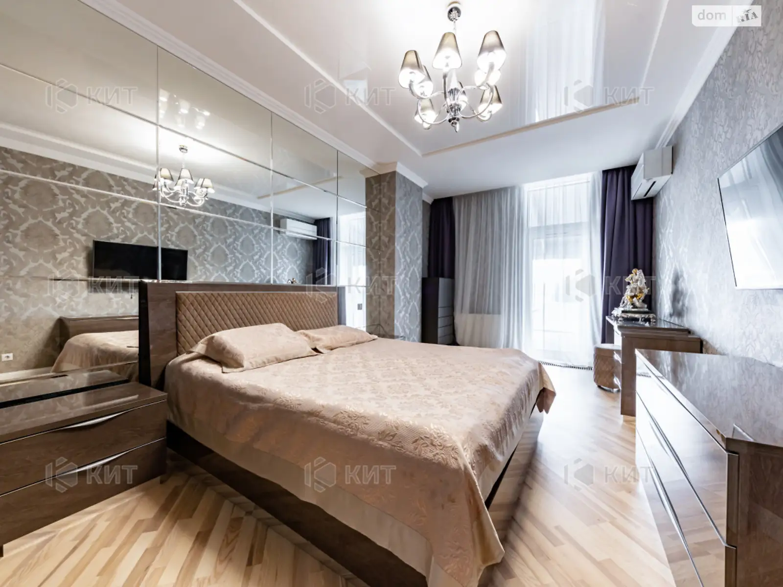 Продается 4-комнатная квартира 152 кв. м в Харькове, цена: 198000 $