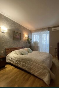 Продается 2-комнатная квартира 52 кв. м в Киеве, ул. Михаила Котельникова
