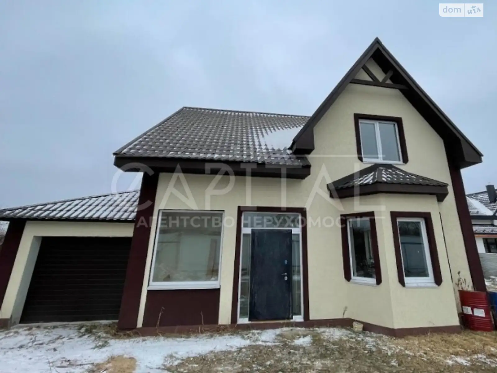 Продается дом на 2 этажа 180 кв. м с камином, цена: 150000 $ - фото 1