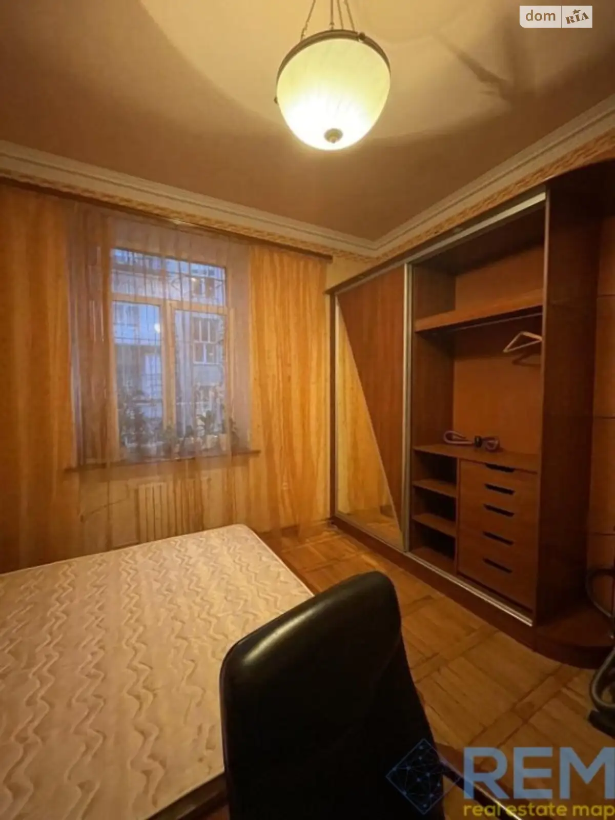 Продається 3-кімнатна квартира 77.3 кв. м у Одесі, вул. Приморська