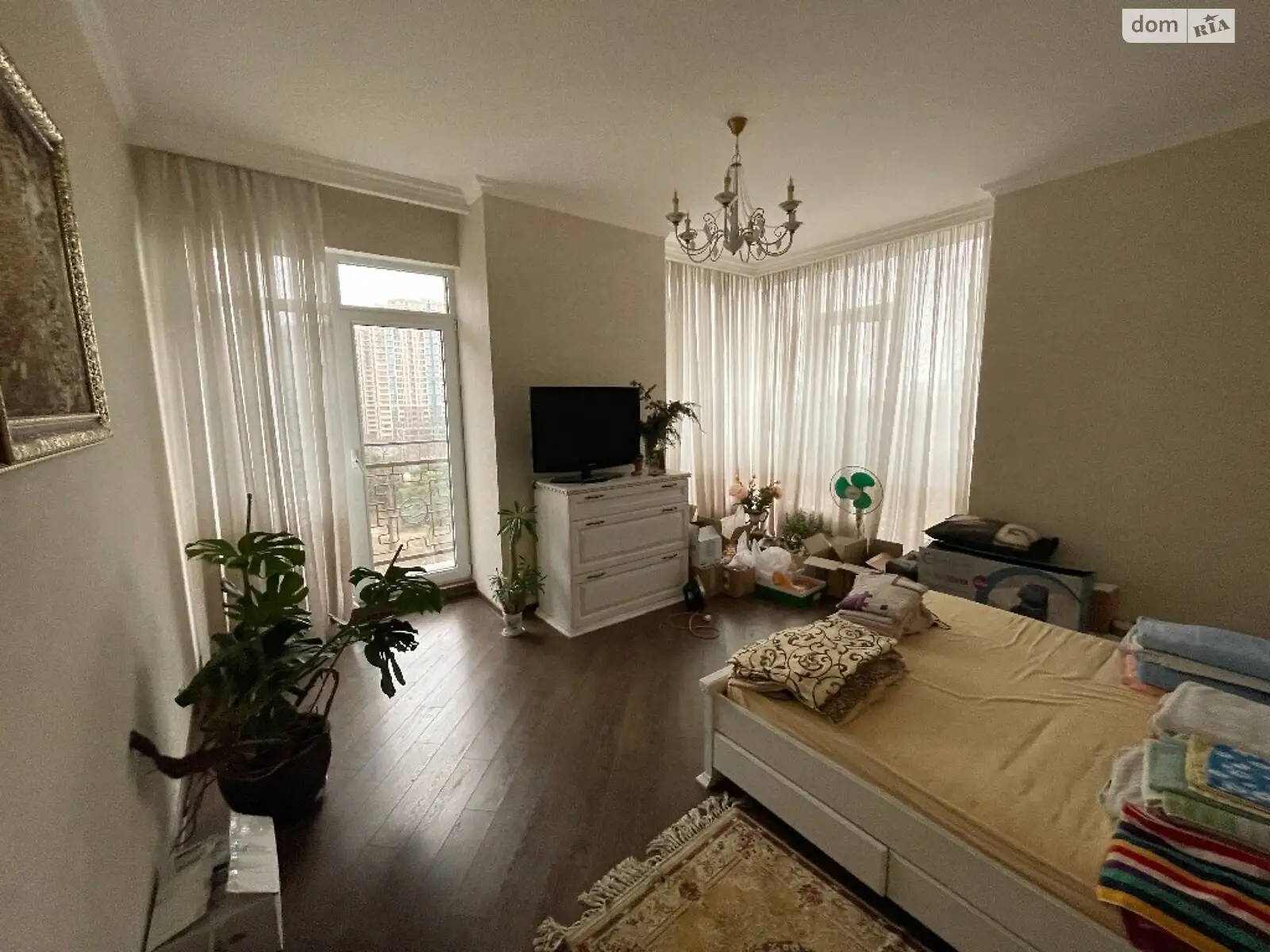 Продається 3-кімнатна квартира 92 кв. м у Одесі, бул. Французький
