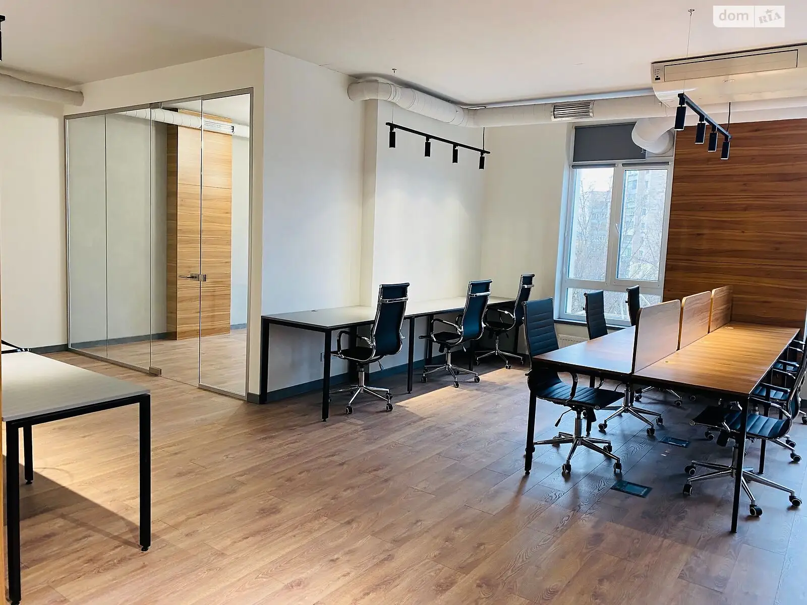 Сдается в аренду офис 80 кв. м в бизнес-центре, цена: 1500 $ - фото 1