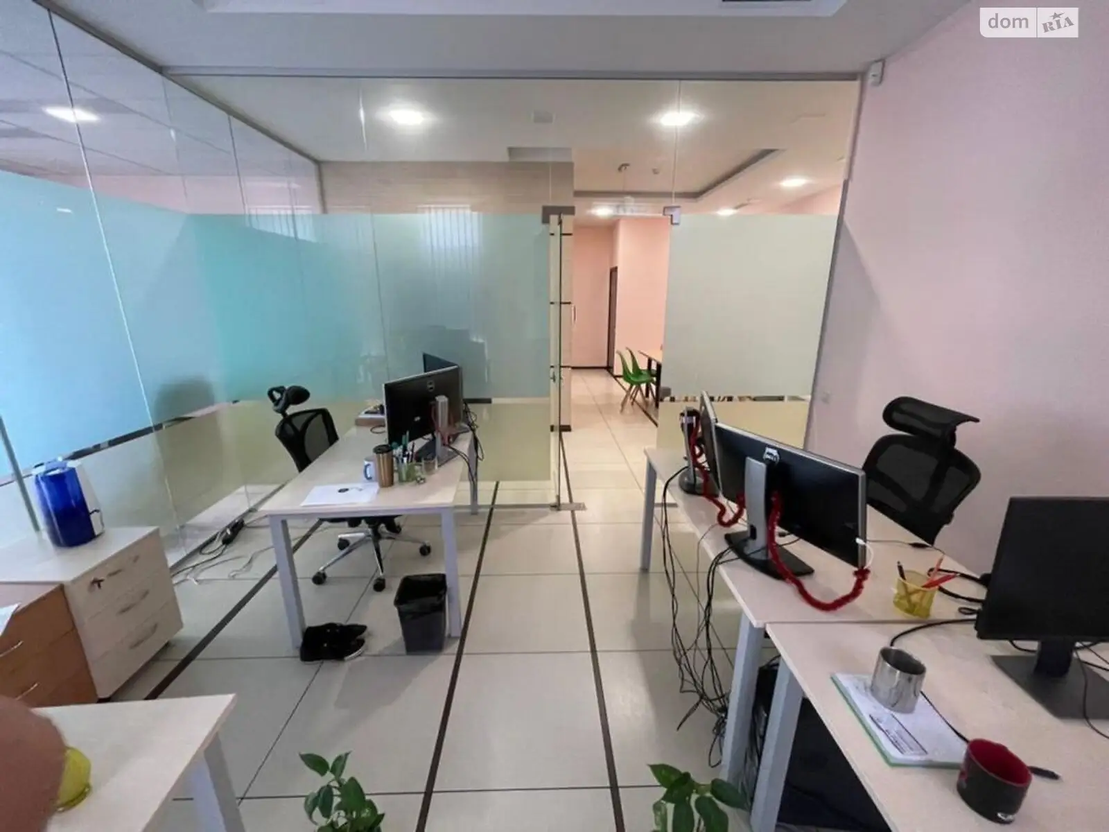 Сдается в аренду офис 560 кв. м в бизнес-центре, цена: 10000 $ - фото 1