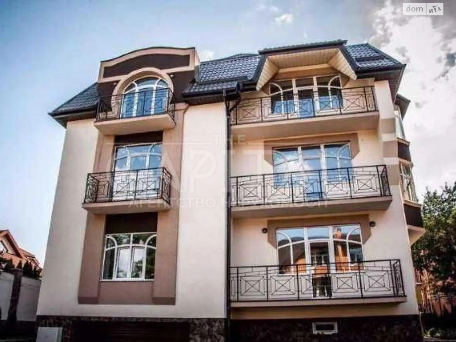 Продается 2-комнатная квартира 54 кв. м в Киеве, ул. Отто Шмидта