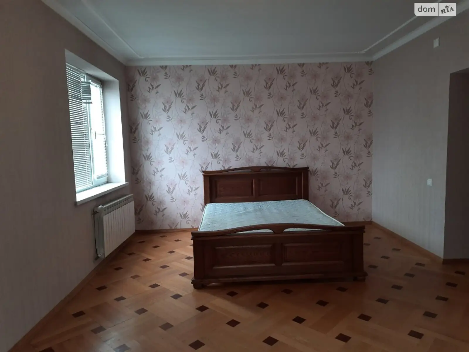 Сдается в аренду дом на 3 этажа 250 кв. м с верандой, цена: 750 $