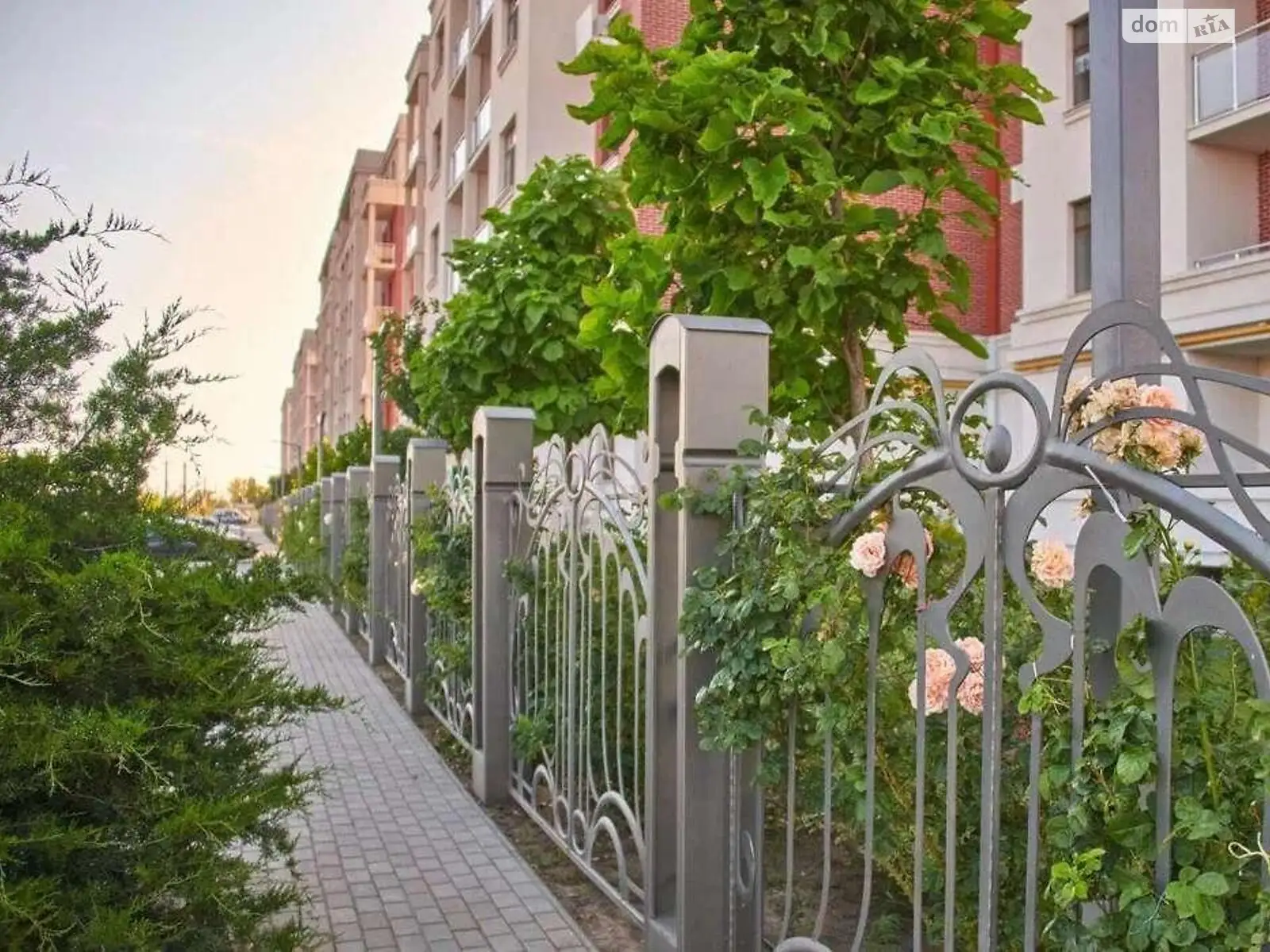 Продается 3-комнатная квартира 86 кв. м в Одессе, ул. Трамвайная, 31 - фото 1