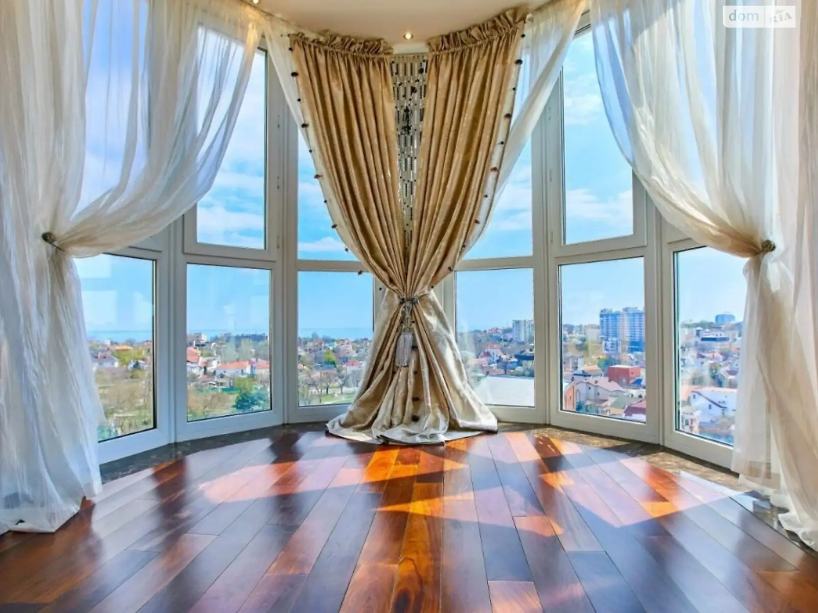 Продается 6-комнатная квартира 250 кв. м в Одессе, ул. Авдеева-Черноморского, 2Б - фото 1