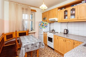Продается 2-комнатная квартира 67 кв. м в Киеве, ул. Срибнокильская