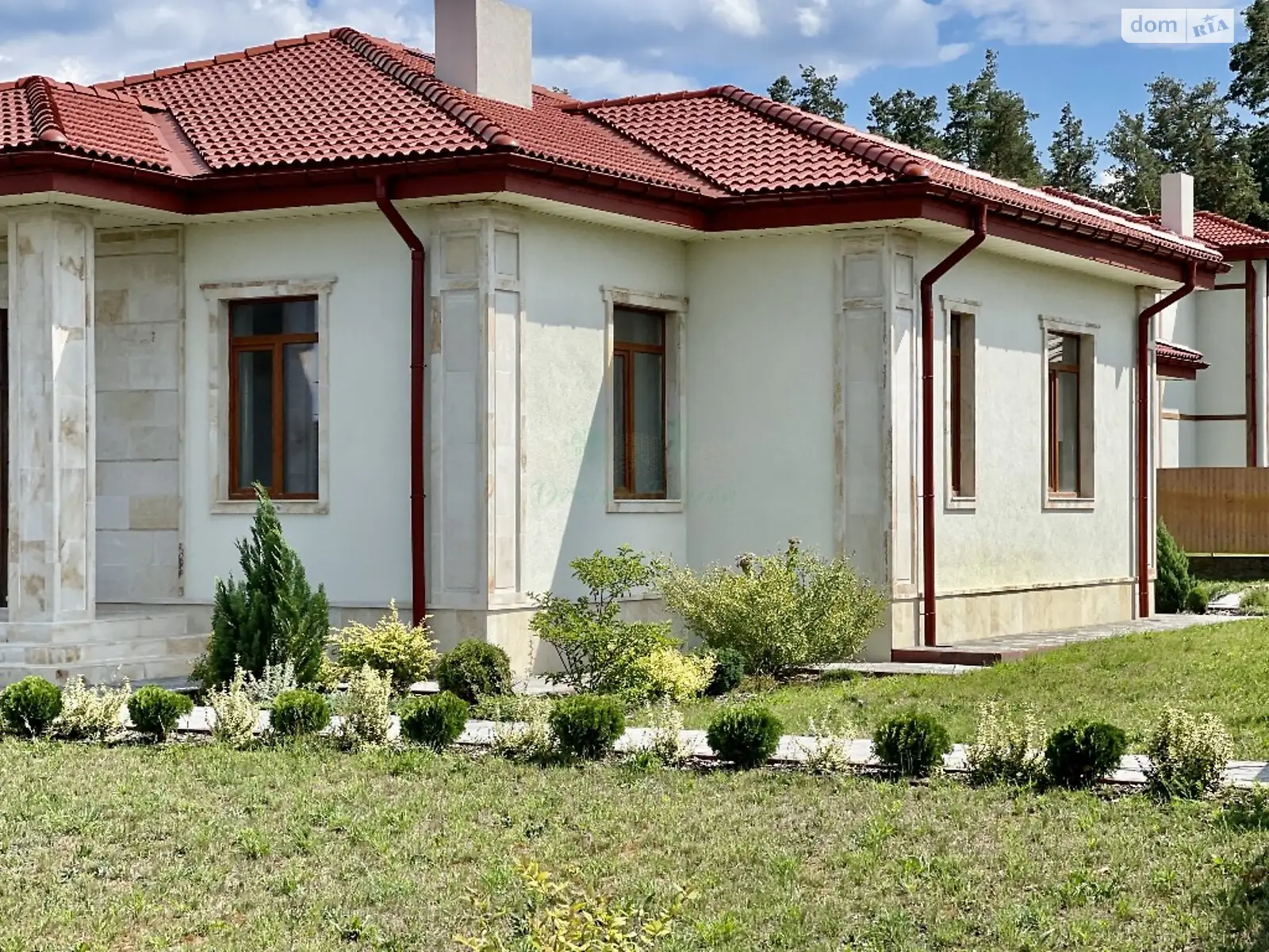 Продається одноповерховий будинок 250 кв. м з каміном, цена: 260000 $