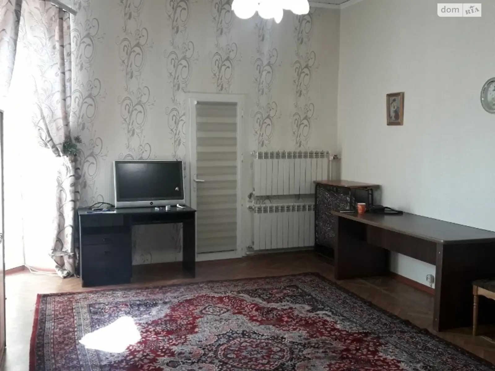 Продается 1-комнатная квартира 40 кв. м в Одессе, ул. Леонтовича - фото 1
