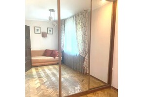 Продается 2-комнатная квартира 40 кв. м в Киеве, ул. Белгородская