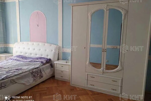 Продается 3-комнатная квартира 76 кв. м в Харькове, просп. Гагарина