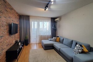 Продается 3-комнатная квартира 73 кв. м в Днепре, ул. Дарницкая