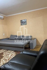 Сдается в аренду 3-комнатная квартира 75 кв. м в Киеве, ул. Бориспольская