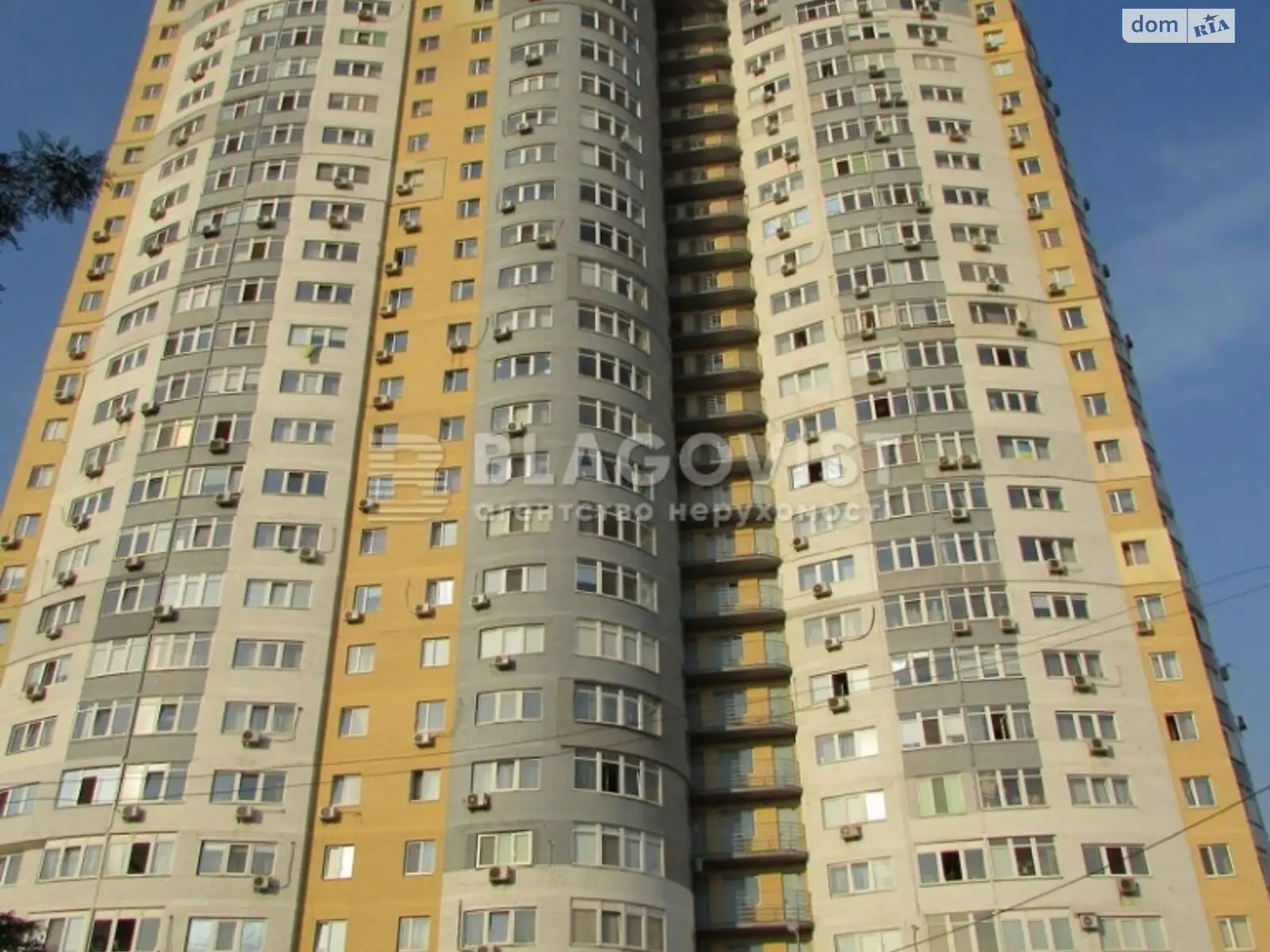 Продается 2-комнатная квартира 70 кв. м в Киеве, бул. Верховного Совета, 14Б