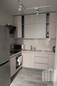 Сдается в аренду 1-комнатная квартира 59 кв. м в Киеве, ул. Дмитрия Луценко