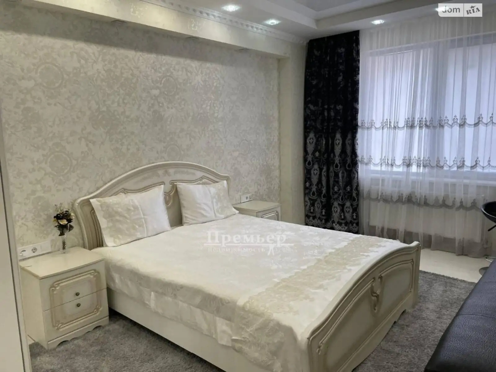 Продается 2-комнатная квартира 75 кв. м в Одессе, мас. Радужный