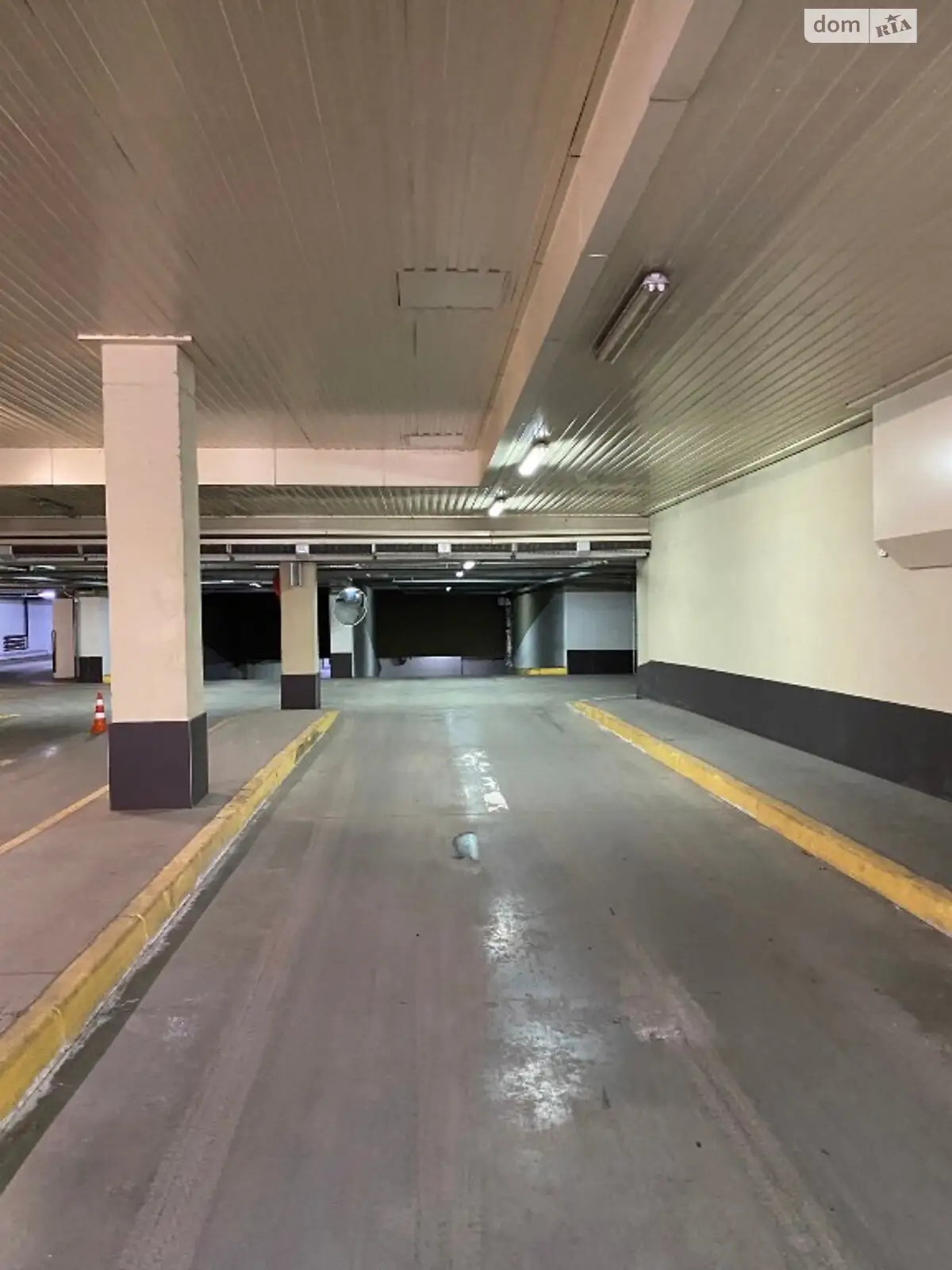 Продается подземный паркинг под легковое авто на 15.3 кв. м - фото 3