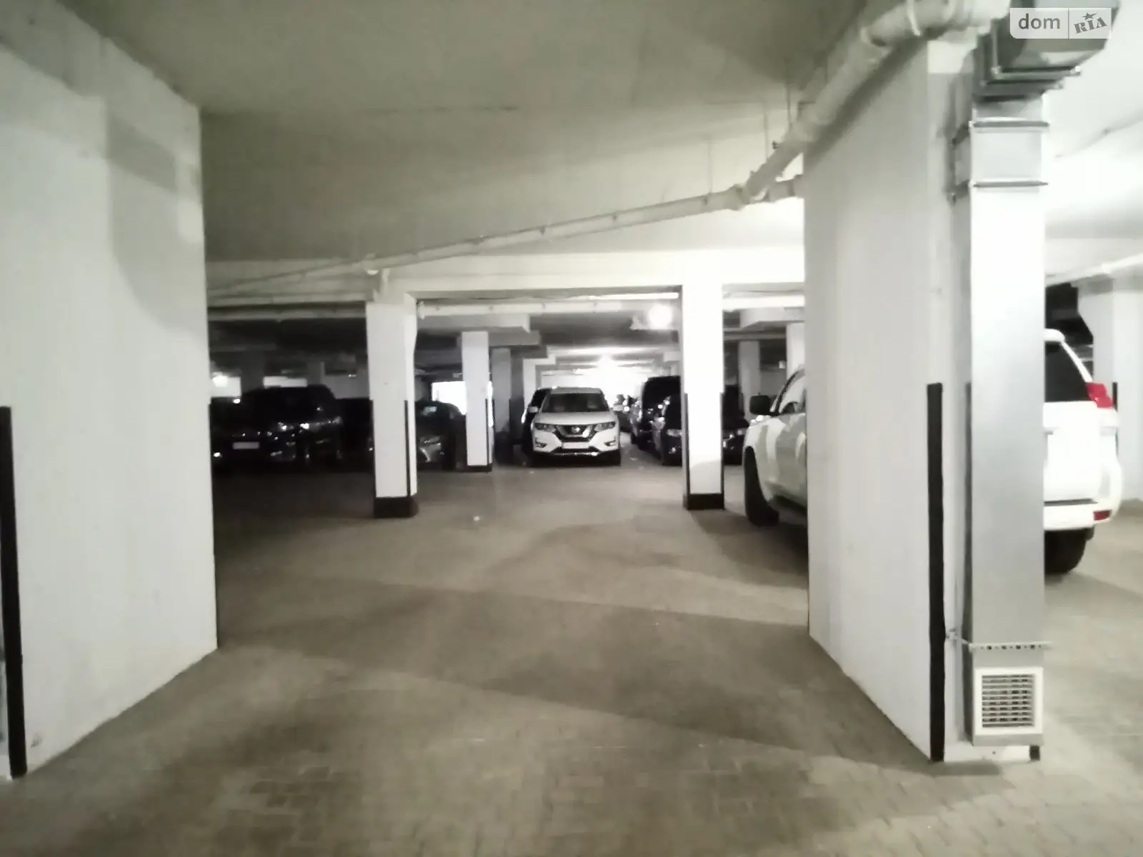 Продается подземный паркинг под легковое авто на 16 кв. м, цена: 17000 $ - фото 1