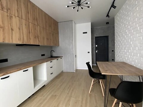Продается 2-комнатная квартира 62 кв. м в Черновцах, ул. Шухевича Романа