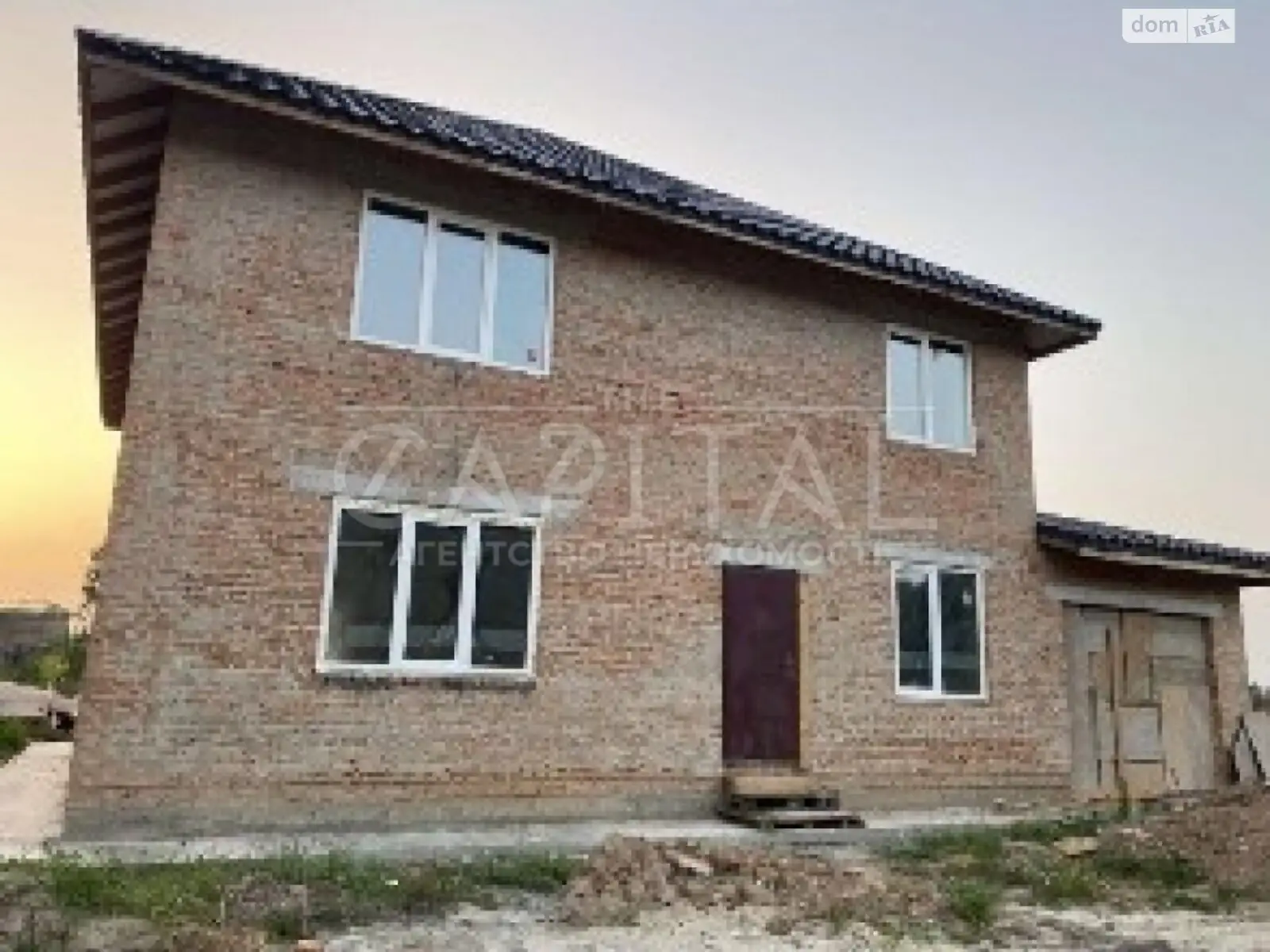 Продається будинок 2 поверховий 270 кв. м з каміном, цена: 110000 $