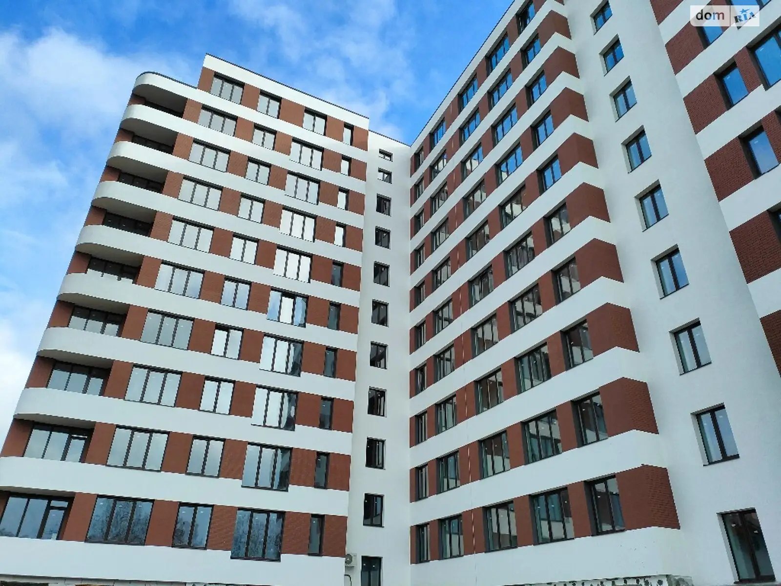 Продается 3-комнатная квартира 72 кв. м в Ивано-Франковске - фото 1