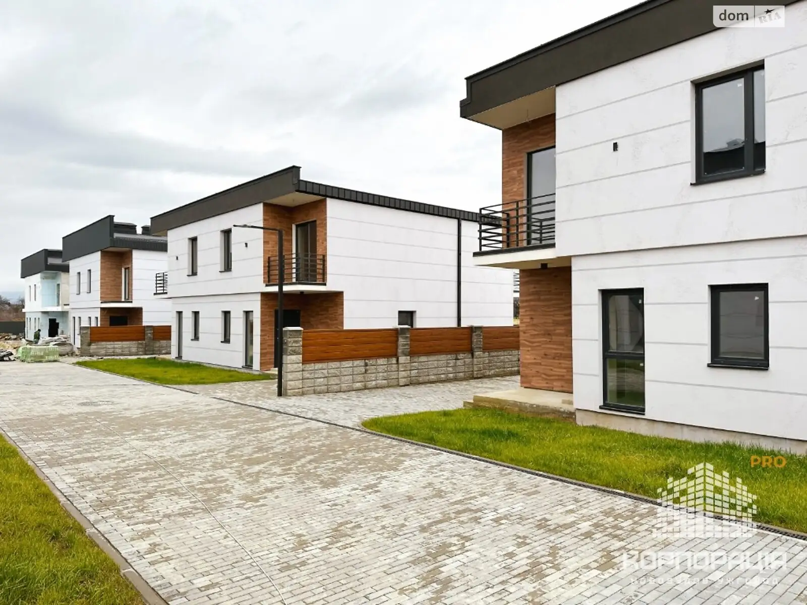 Продается дом на 2 этажа 120 кв. м с террасой, цена: 93400 $ - фото 1