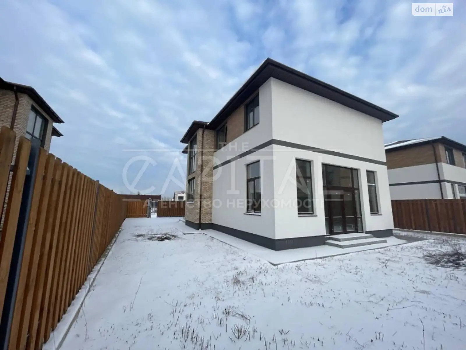 Продается дом на 2 этажа 150 кв. м с участком, цена: 140000 $ - фото 1