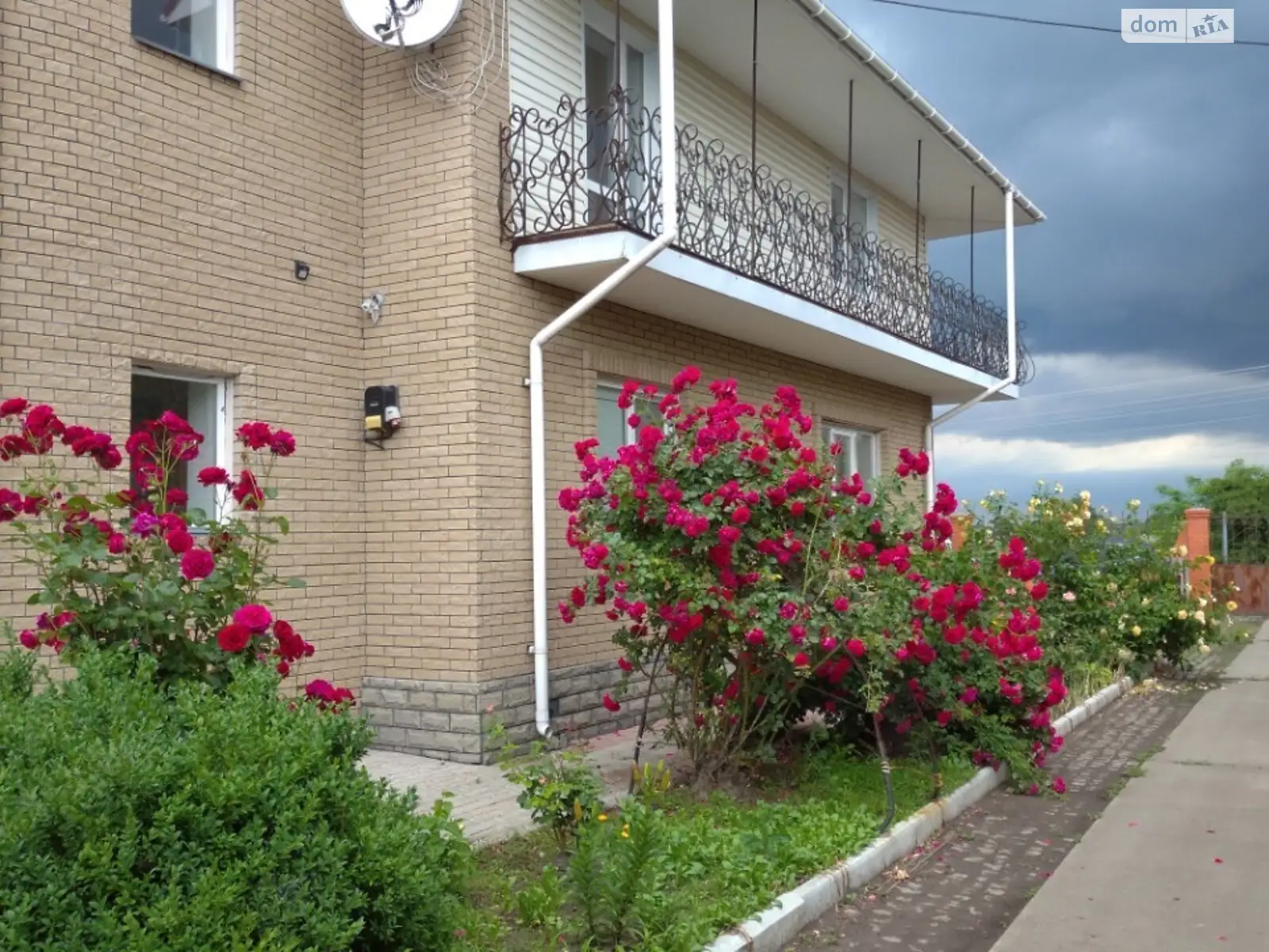 Продается дом на 2 этажа 430 кв. м с бассейном, цена: 75000 $ - фото 1