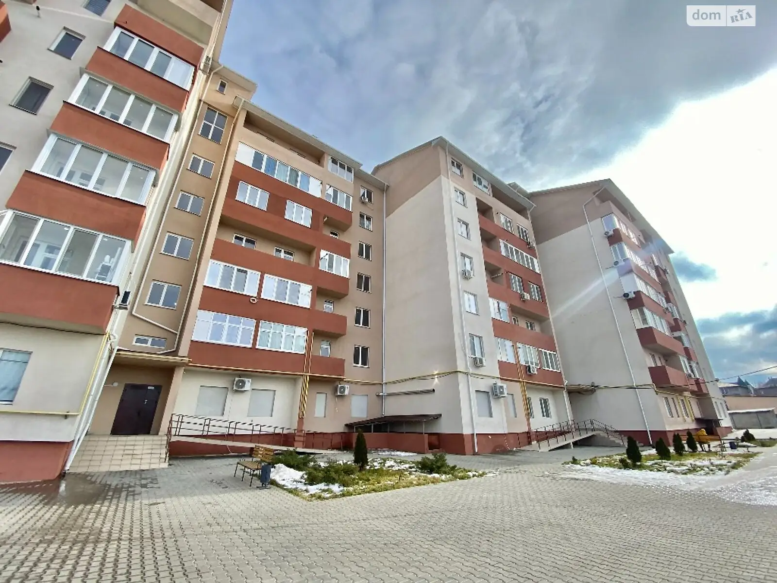 Продається 3-кімнатна квартира 100 кв. м у Авангарді, вул. Виноградна