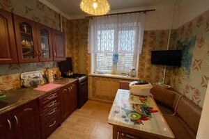 Продается 3-комнатная квартира 72 кв. м в Киеве, просп. Свободы