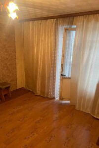 Продається 1-кімнатна квартира 24.5 кв. м у Вишгороді, вул. Симоненка