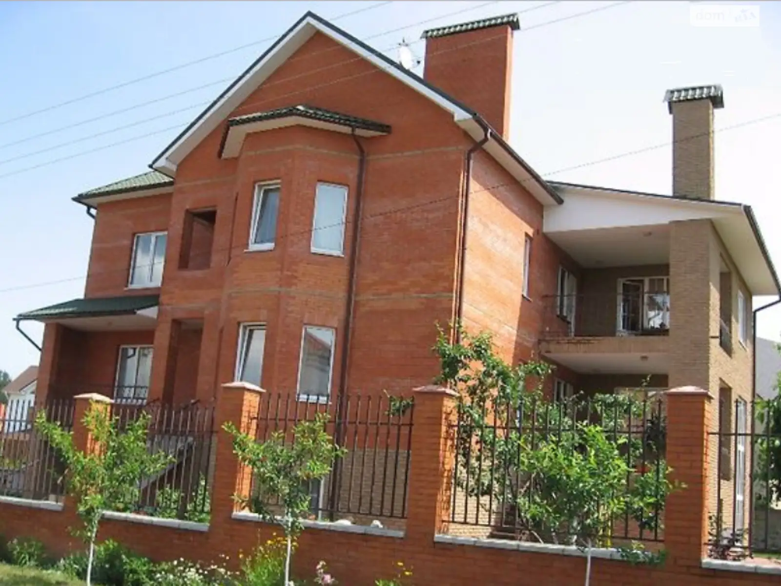 Продается дом на 3 этажа 750 кв. м с баней/сауной, цена: 500000 $