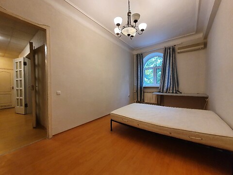 Продается 2-комнатная квартира 60 кв. м в Днепре, просп. Яворницкого Дмитрия
