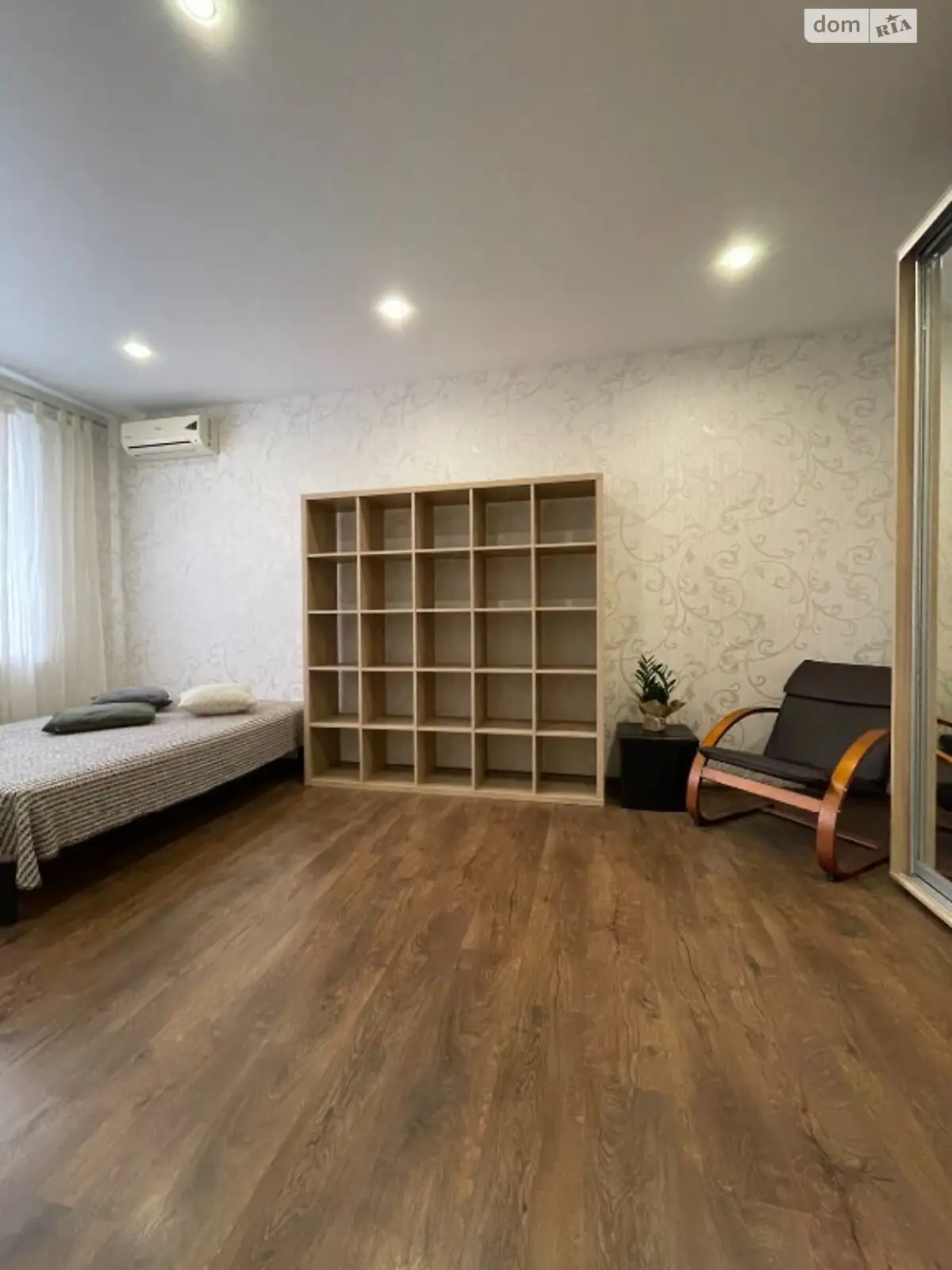 Продается 1-комнатная квартира 36 кв. м в Буче, ул. Бориса Гмыри, 2-10А
