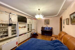 Продается 3-комнатная квартира 83 кв. м в Днепре, ул. Лазаряна