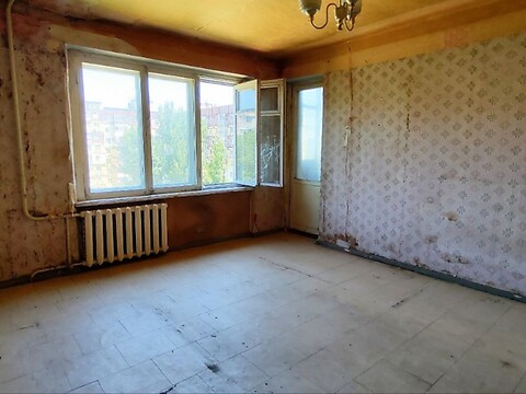 Продается 2-комнатная квартира 55 кв. м в Днепре, ул. Малиновского Маршала