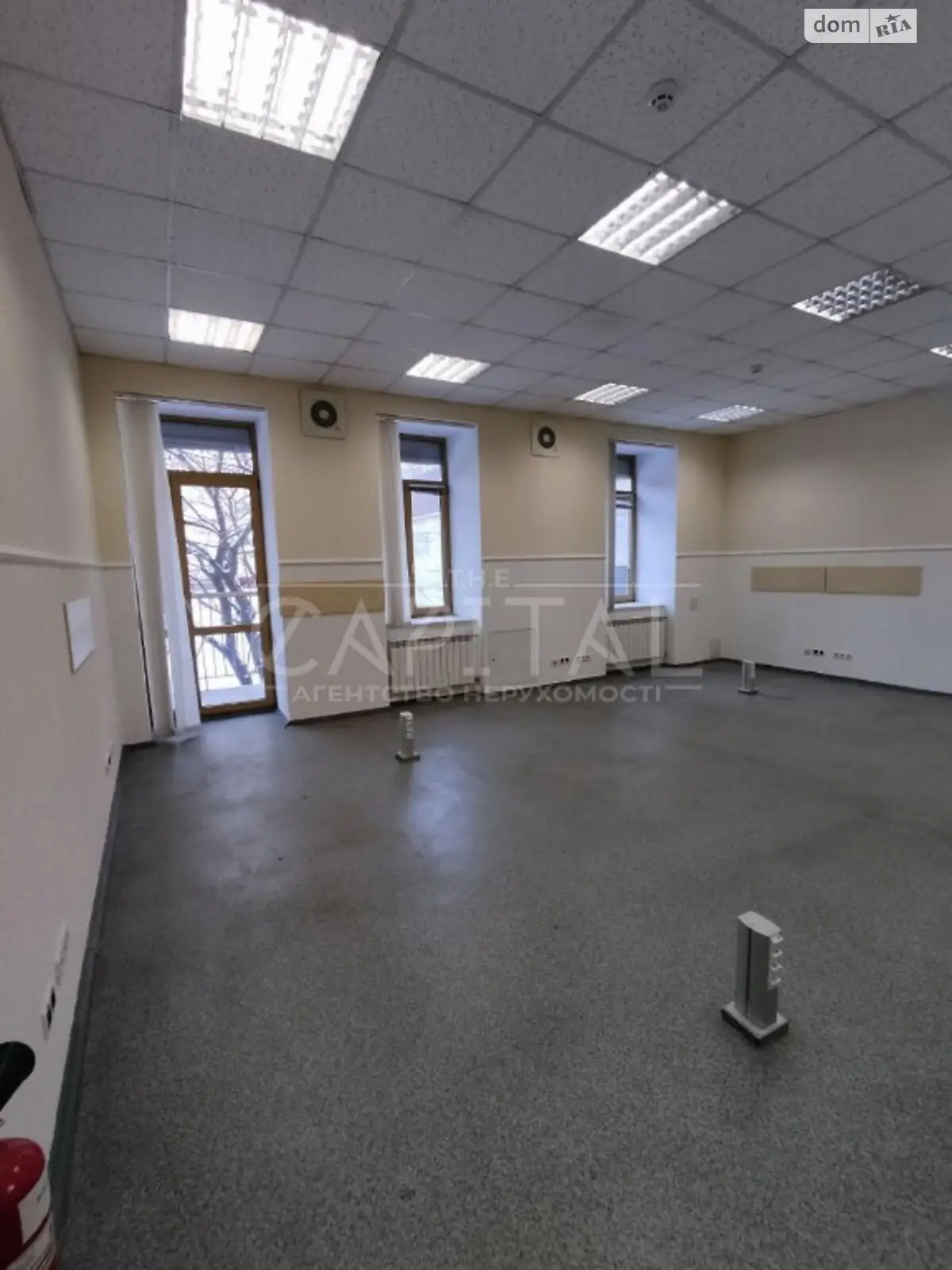 Продается офис 294 кв. м в бизнес-центре, цена: 458600 $