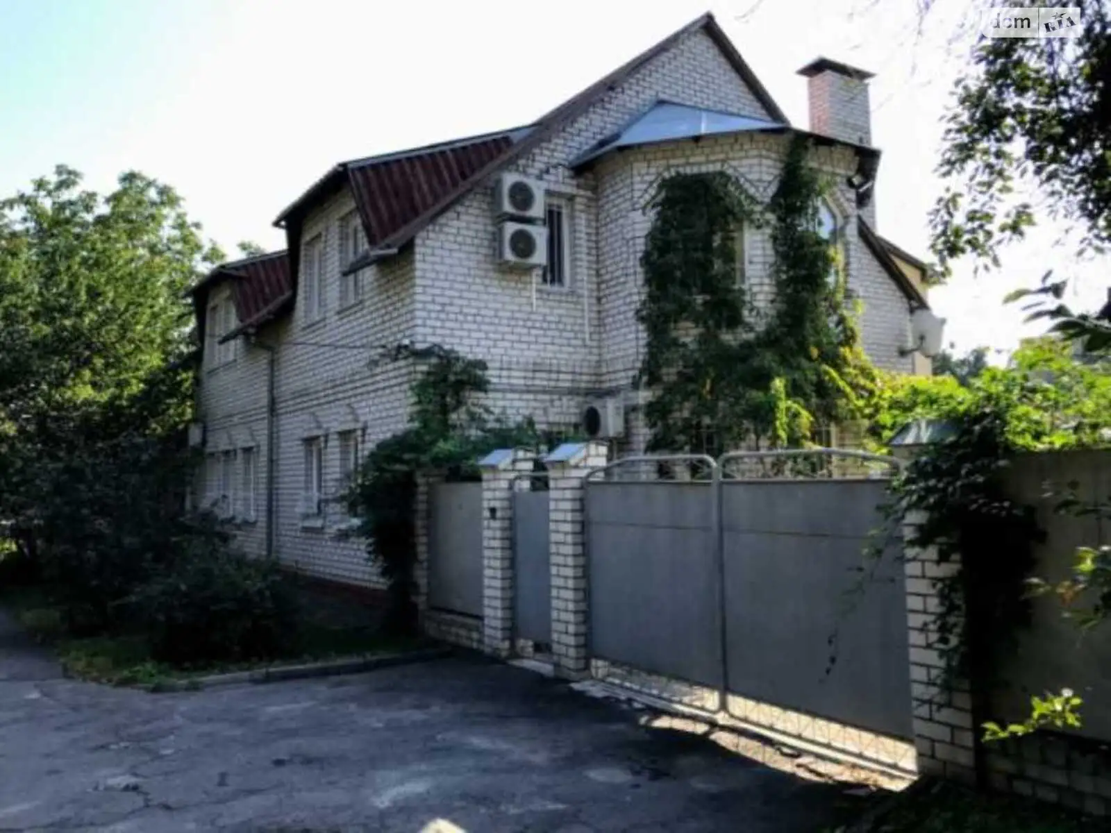 Продается дом на 2 этажа 215 кв. м с камином, цена: 520000 $ - фото 1