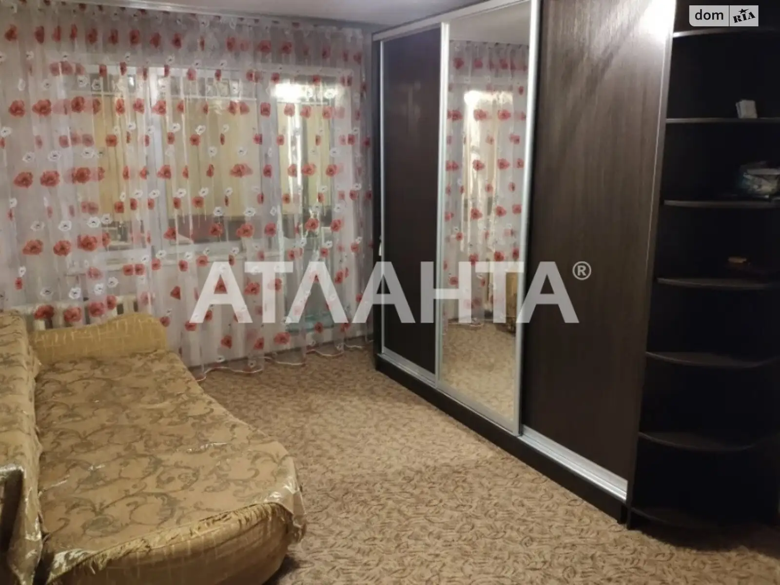 Продается 3-комнатная квартира 58 кв. м в Одессе, ул. Люстдорфская дорога