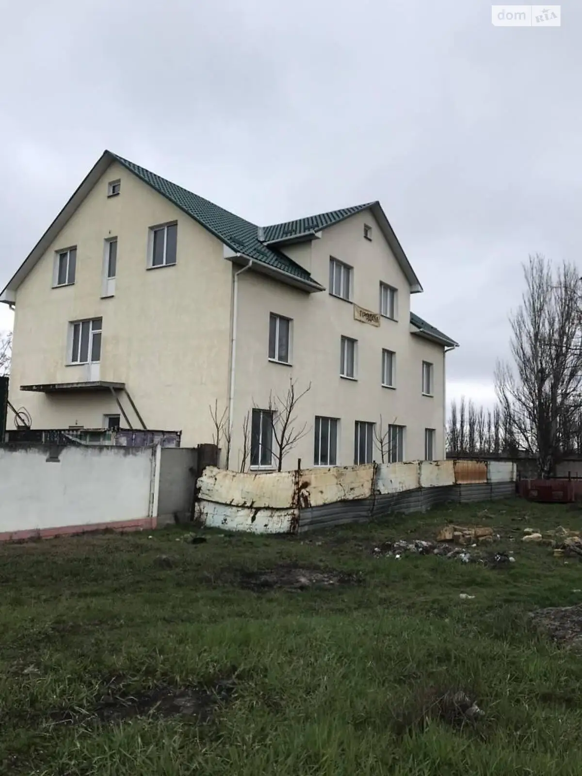 Продається приміщення вільного призначення 612.2 кв. м в 3-поверховій будівлі, цена: 235000 $