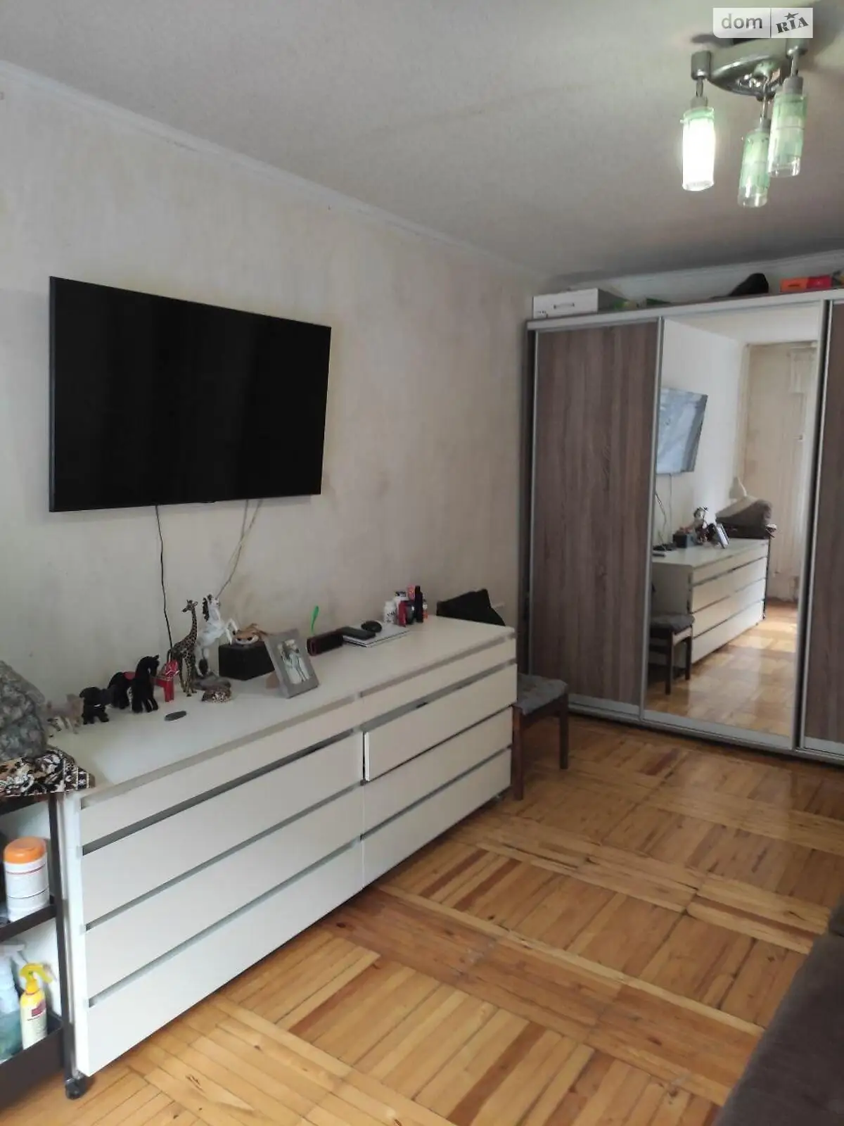 Продается 4-комнатная квартира 90 кв. м в Харькове, ул. Гвардейцев-Широнинцев, 41