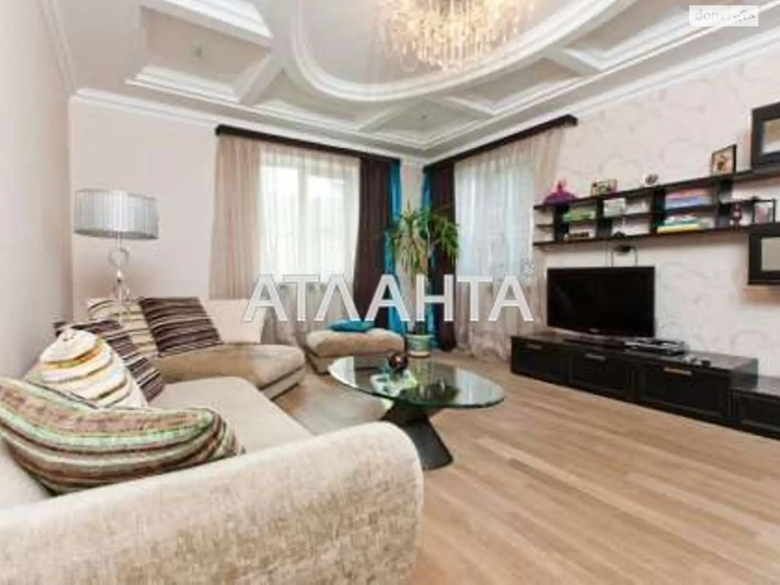 Продается дом на 3 этажа 316 кв. м с участком, цена: 252000 $