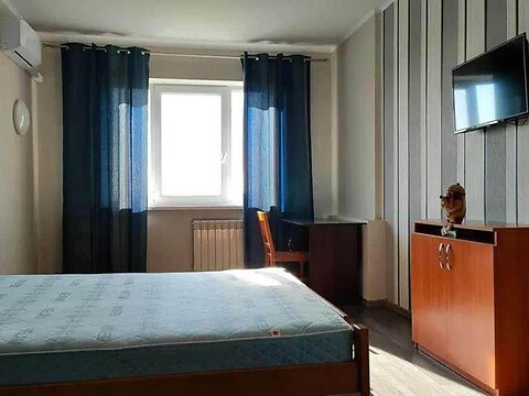 Продается 1-комнатная квартира 46 кв. м в Чайках, ул. Печёрская